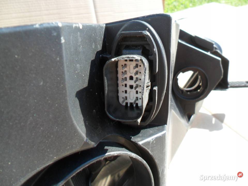 Ford Fiesta Mk8 Reflektor Prawy H1BB13W029AE osobowe wielkopolskie Nowy Tomyśl