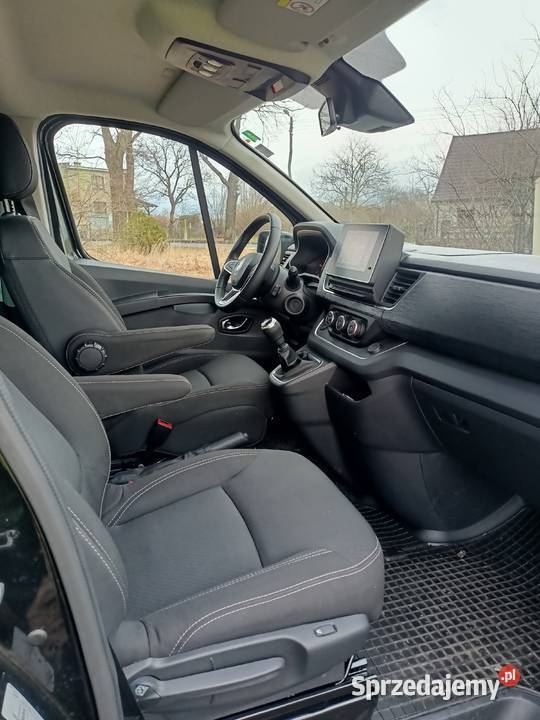 Wynajem busa 8 osób Renault Trafic long nowy 200 Wrocław