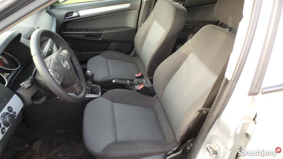 Opel Astra srebrny Ruda Śląska