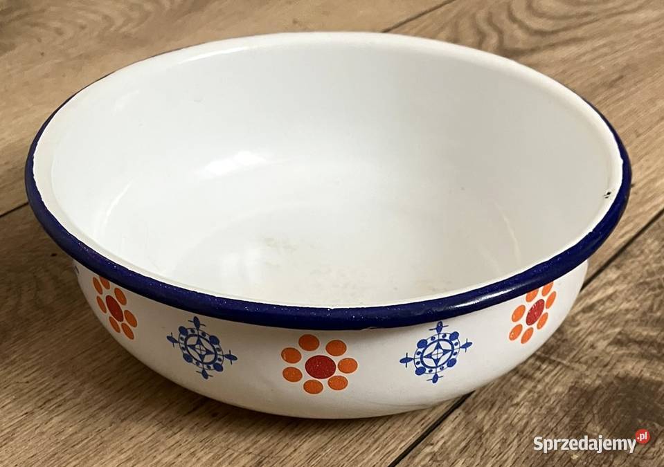 Okrągłe naczynie emaliowane z kolekcji forma do Warszawa