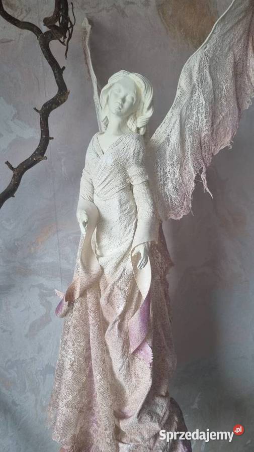 Anioł w kolorach ecru i różu Zamość