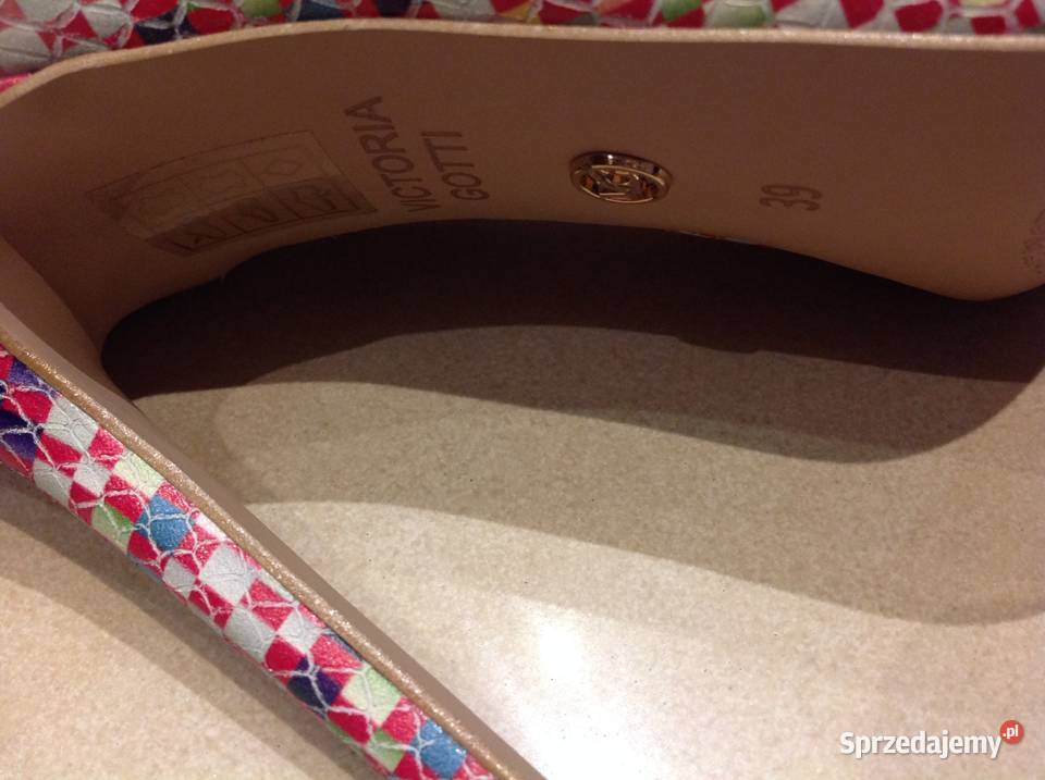 Buty Na Szpilce Skórzane Victoriagotti 39 j nowe inna