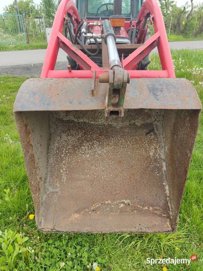 Ciągnik Massey Ferguson MF 560 z turem 70