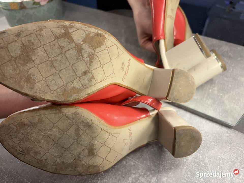 Buty na klocku z odkrytą piętą kremowe łososiowe podkarpackie Jasło