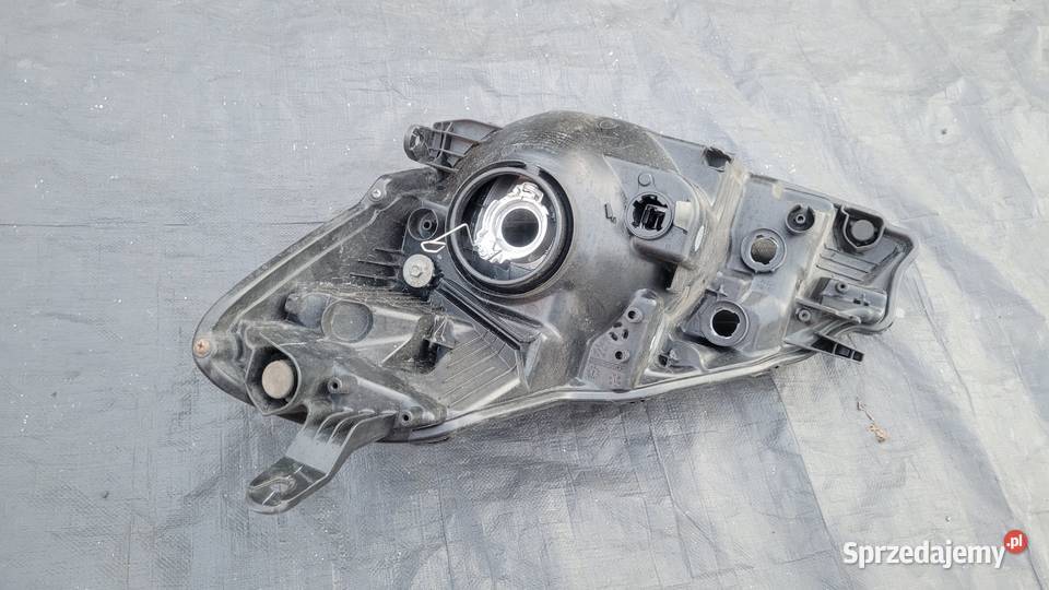 TOYOTA YARIS III 3 LIFT REFLEKTOR PRAWY LAMPA Lampy przednie Ruda Śląska sprzedam
