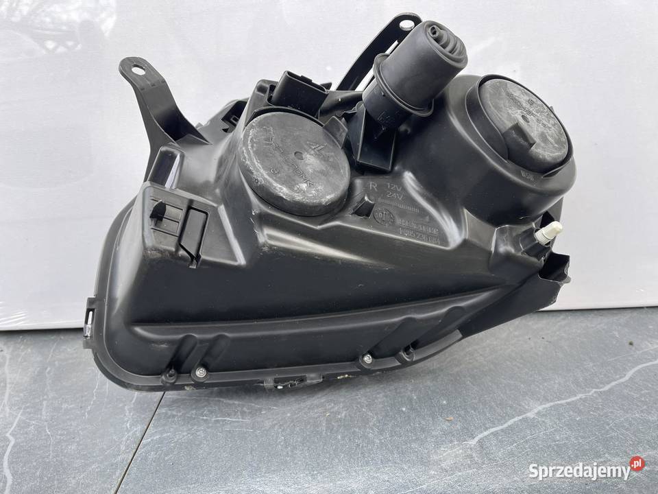 DACIA DUSTER PRAWA LAMPA PRZÓD CZARNA Ostroróg