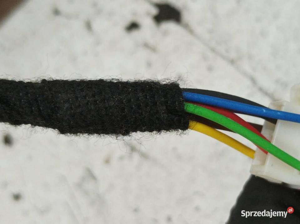 SIŁOWNIK KLAPY BAGAŻNIKA TYŁ PRAWY 81780D3100 sprzedam