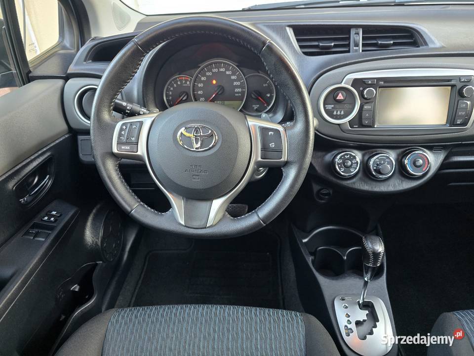 Toyota Yaris 133 VVTi 99 AUTOMAT serwosowany Rok produkcji 2012 mazowieckie Karczew