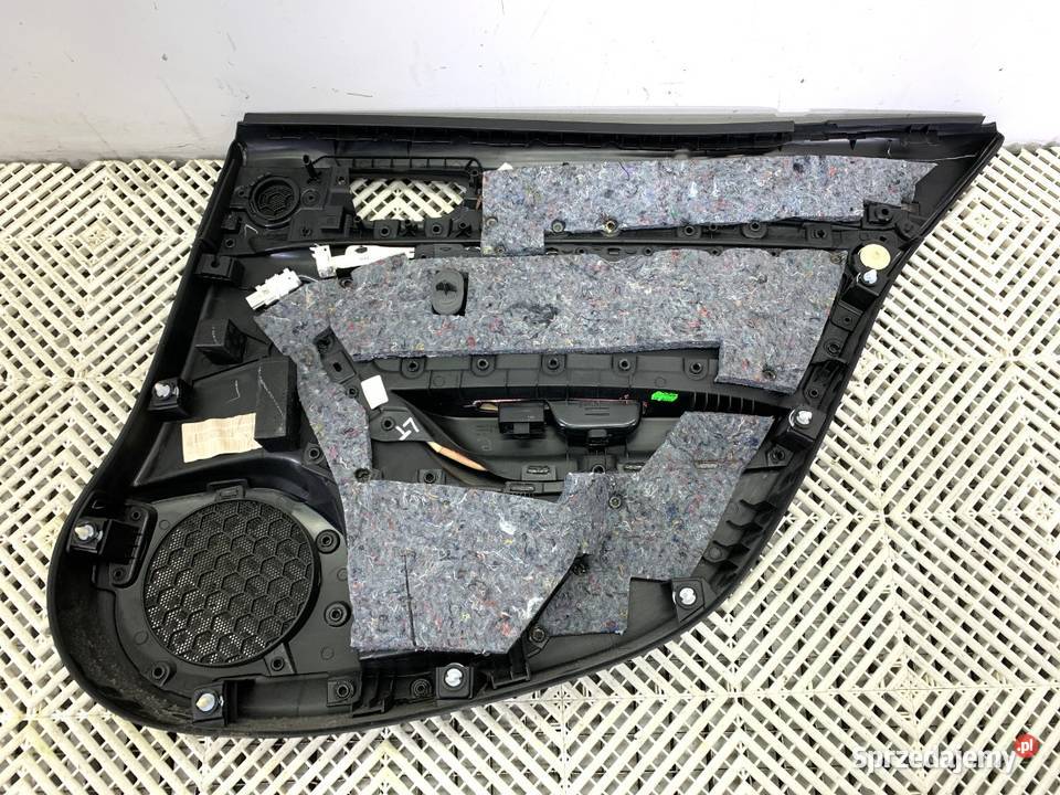 BOCZEK DRZWI LEWY TYŁ RENAULT MEGANE IV