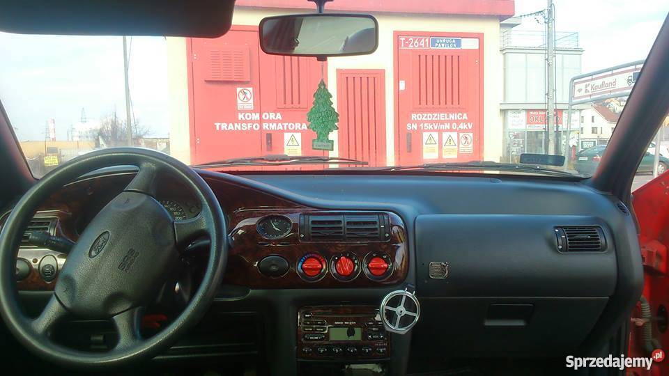 Ford Escort 16 Benzyna Oc i Przegląd na nieuszkodzony pomorskie Gdynia sprzedam