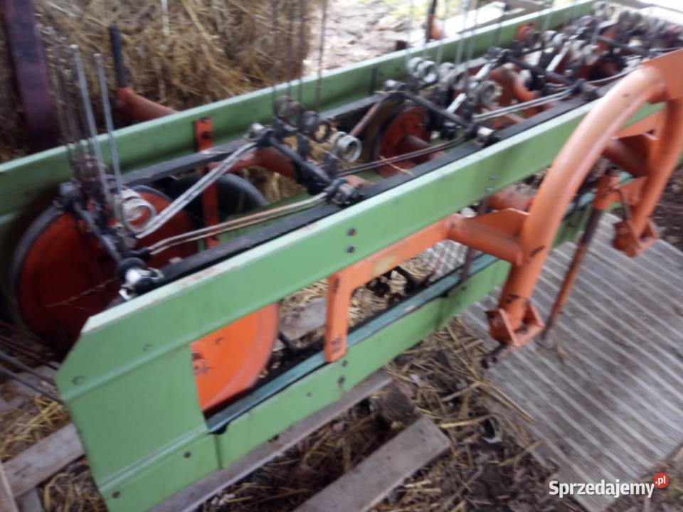 Przewracarka taśmowa do siana