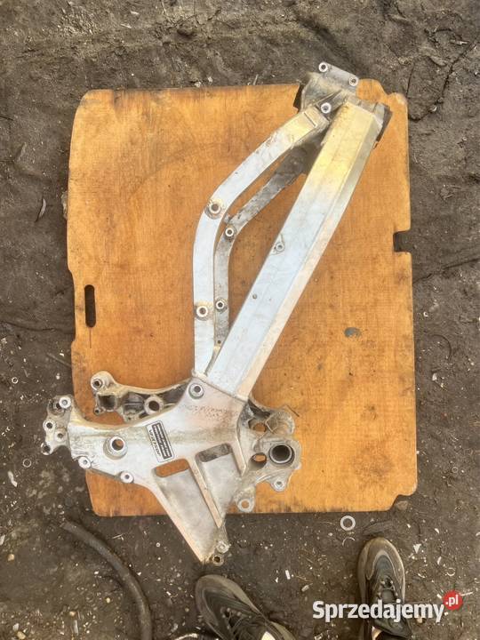 rama Honda VFR 750 F RC36 Ostrzeszów