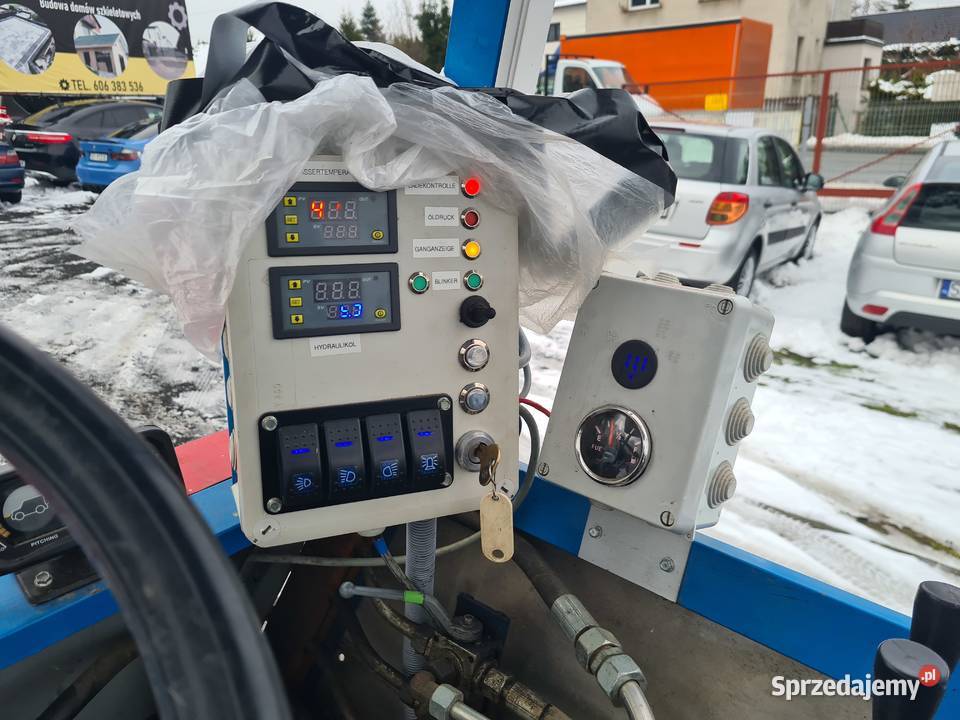 PojazdMaszyna do wożenia drzewa z lasu 4x4 2 sprowadzony Bujaków