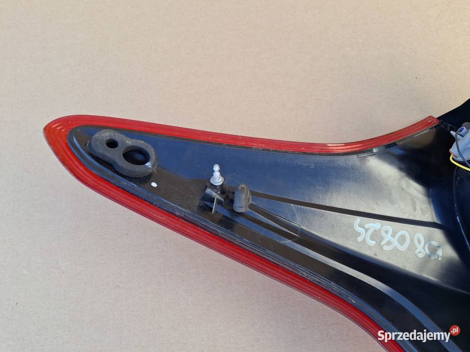 FORD FOCUS MK3 HB LAMPA PRAWY TYŁ PRAWA ORYGINAŁ Bieleń sprzedam
