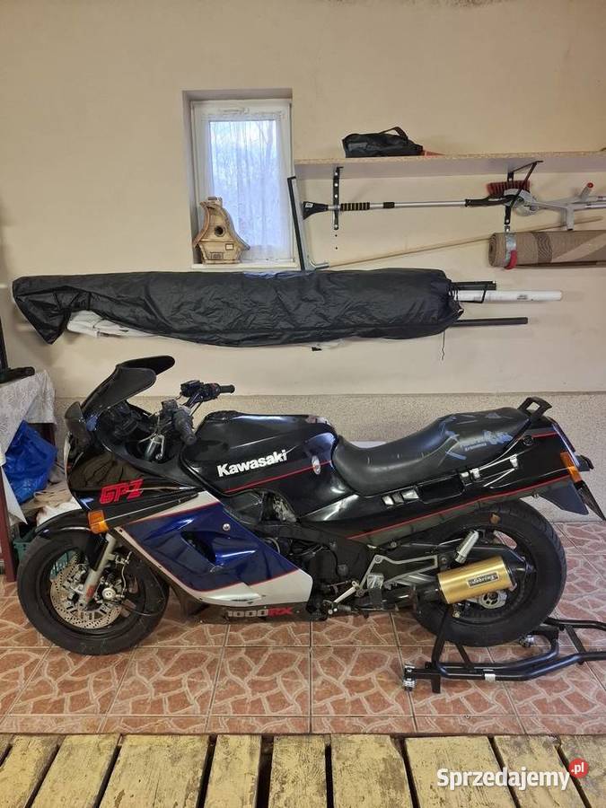 Kawasaki GPZ 1000RX na tablicach zabytkowych nieuszkodzony