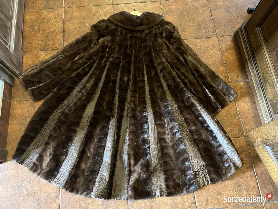 Orzechowe brązowe futro z norek skóra print Zimowa  Łowęcin sprzedam