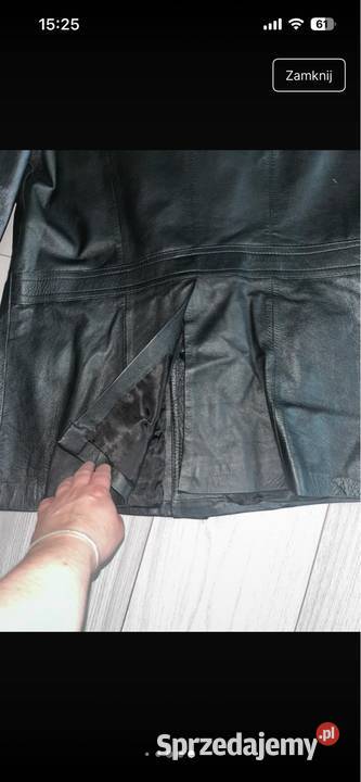 Piękna czarna kurtkamarynarka wykonana z