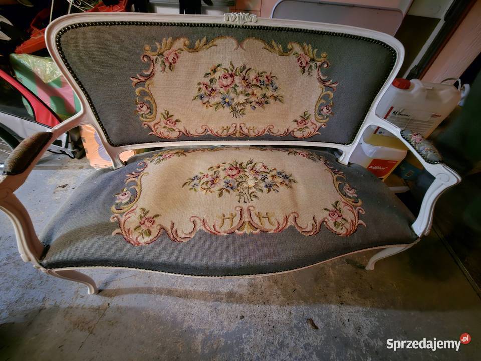 Mała sofa w stylu Vintage Sofy i kanapy Chobot
