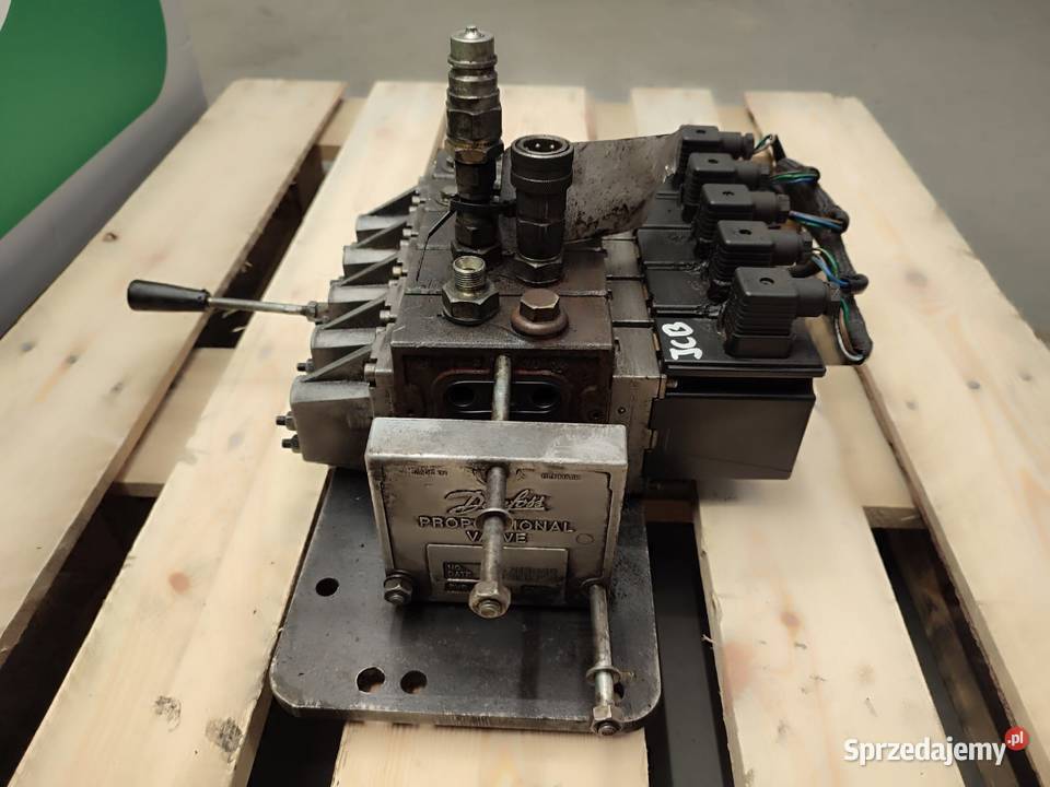 Rozdzielacz hydrauliczny 157H3889 MATBRO TS 260