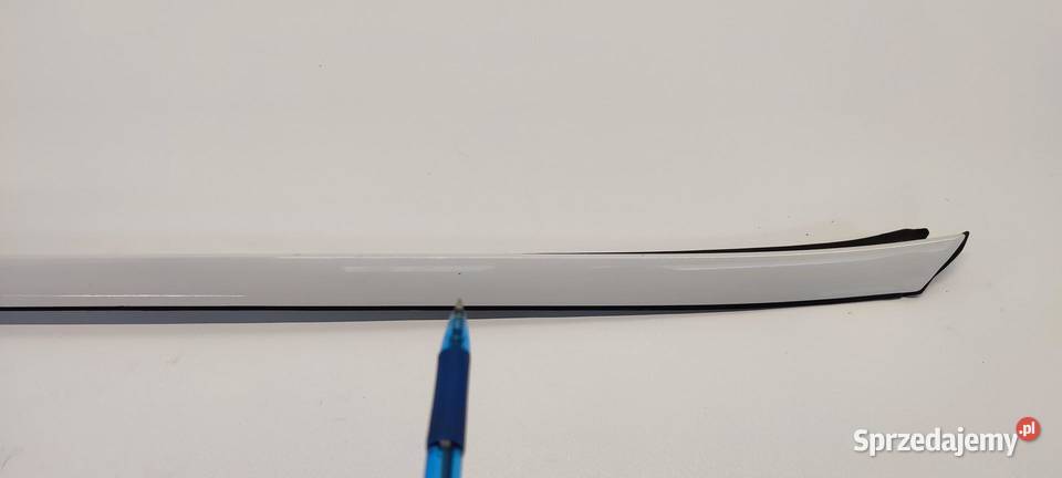 VOLVO XC60 LISTWA SZYBY CZOŁOWEJ PRAWA 39803246 osobowe Listwy dolnośląskie sprzedam