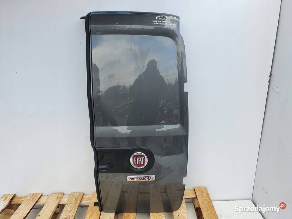 Fiat Doblo II LIFT TYLNE DRZWI PRAWE TYŁ 695A Części samochodowe Janów