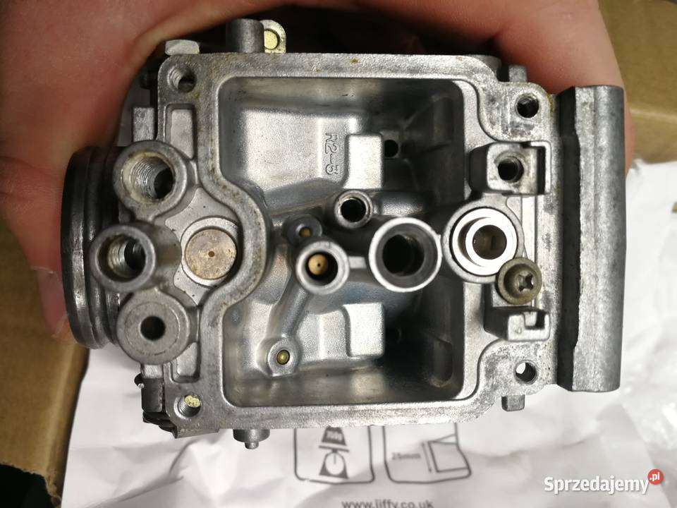 Suzuki bandit 1200 gaźnik obudowa gaźnika Łowicz sprzedam