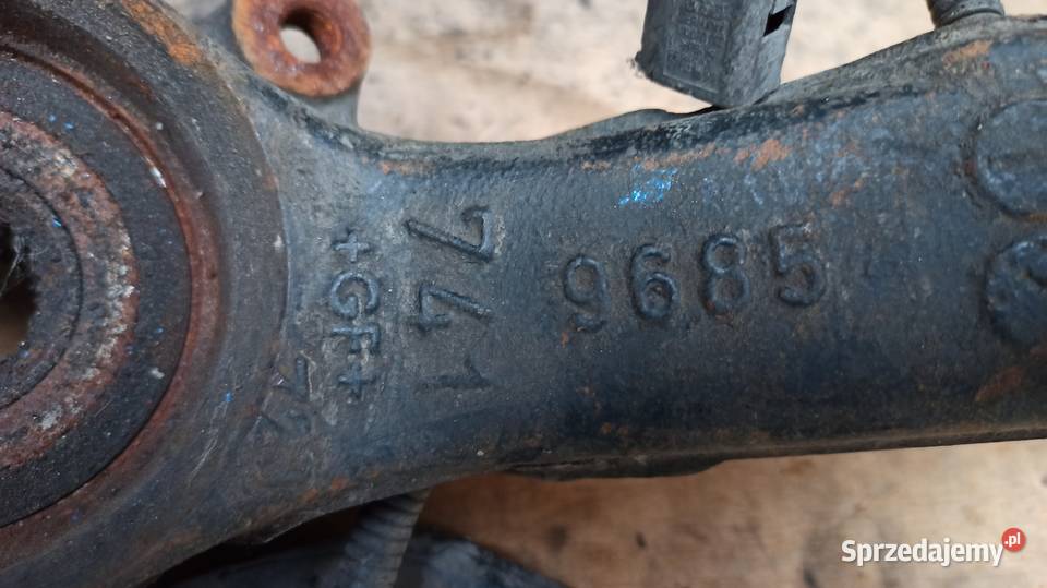 Zwrotnica Piasta LEWA PRZÓD A6 C5 A4 B5 Superb I Dębica