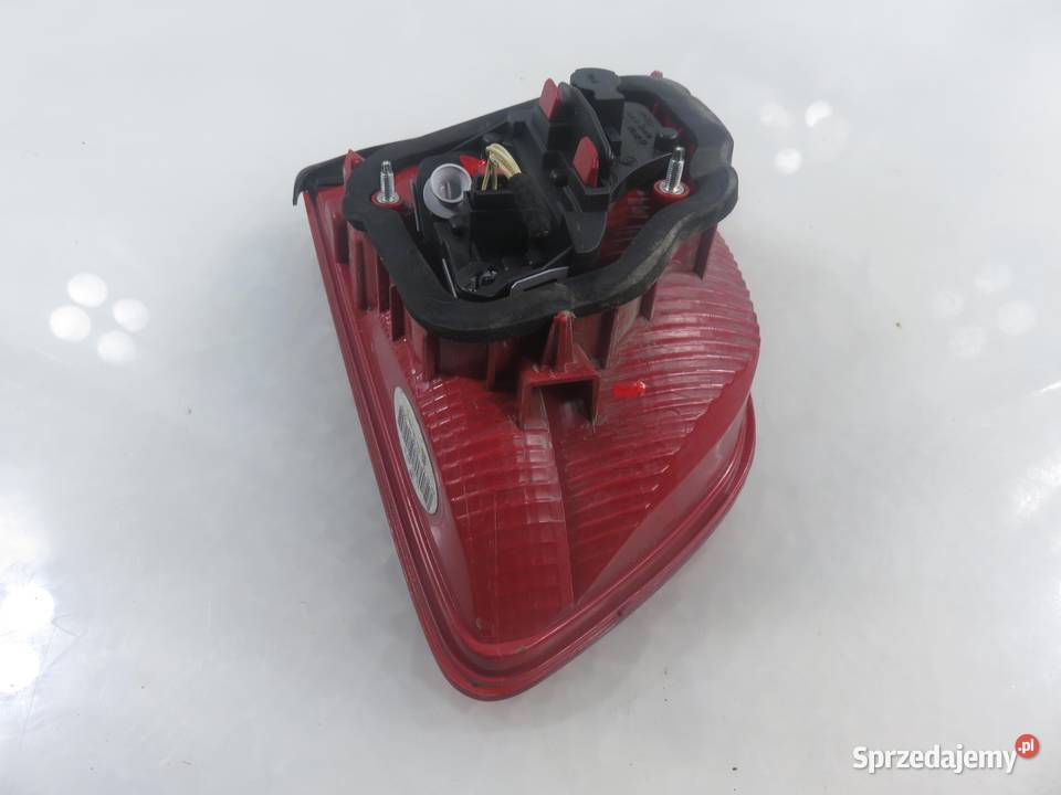 LAMPA PRAWA TYLNA KLAPA VW TOURAN II 1T0945094