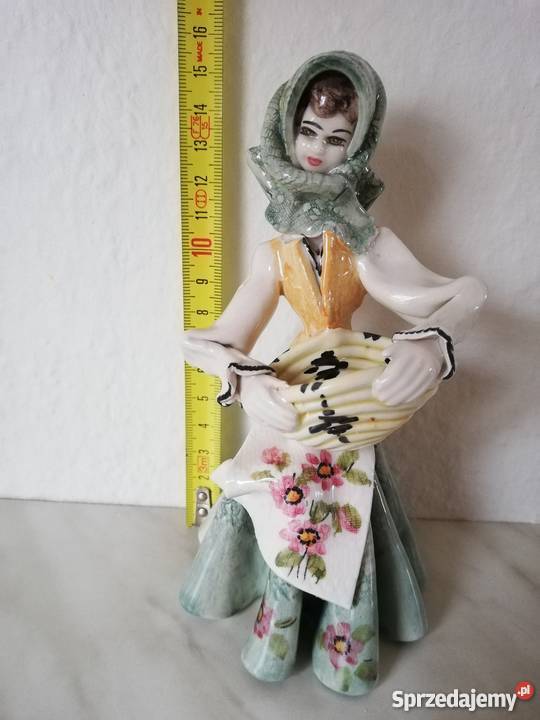 Figurka porcelanowa Kobieta w chuście z koszem Gorlice