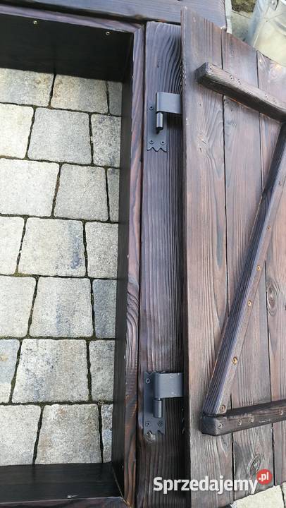 Rustykalna okiennica drewniana opalana drewno Radków