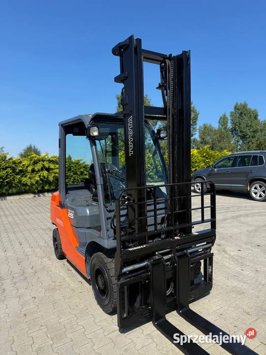 wózek widłowy TOYOTA 8FDF25 diesel 2500 przesuw Działoszyn