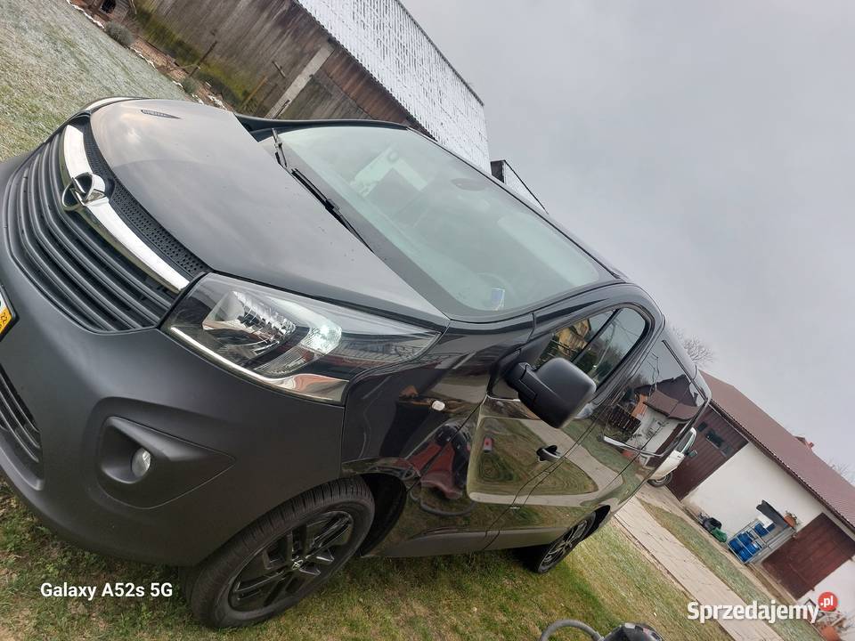 Sprzedam busa 9 osobowego Stan idealny 128000km Vivaro Bodzentyn