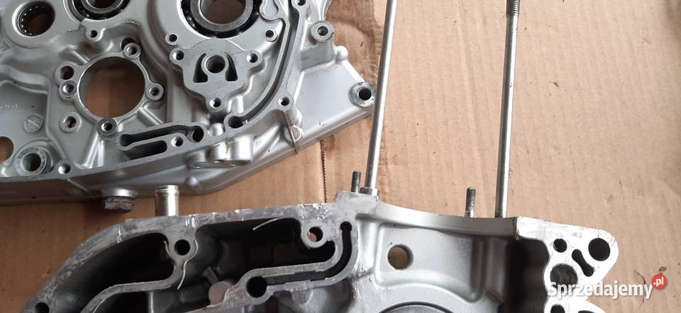 Suzuki GN 125 kartery połówki silnika