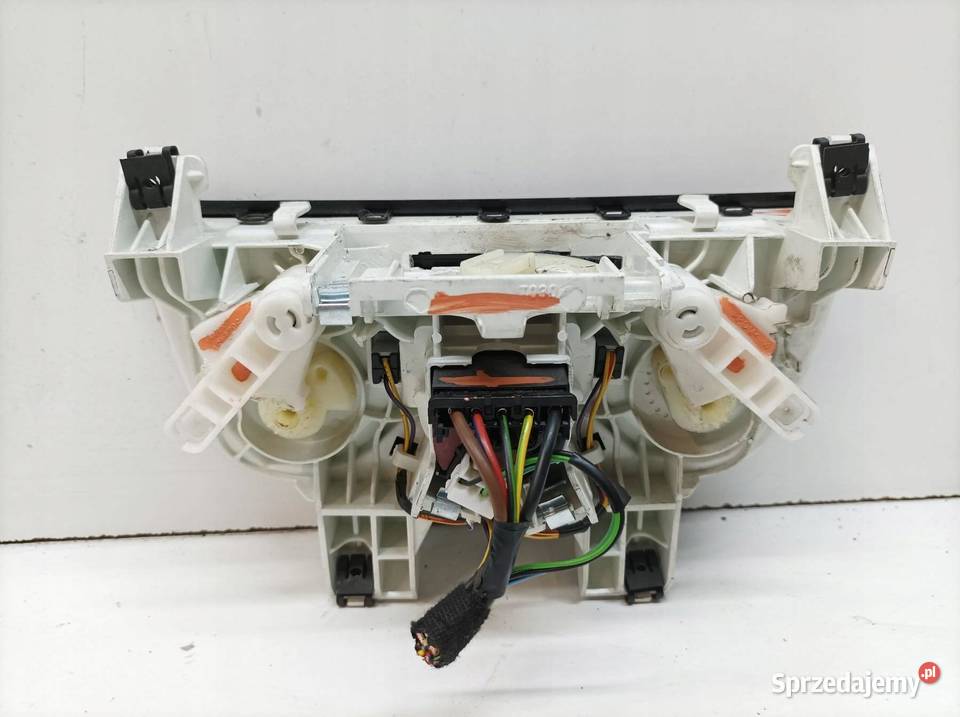 PANEL NAWIEWU 735462118 Fiat Fiorino III 2007 Rok produkcji 2019 Wyposażenie wnętrza sprzedam