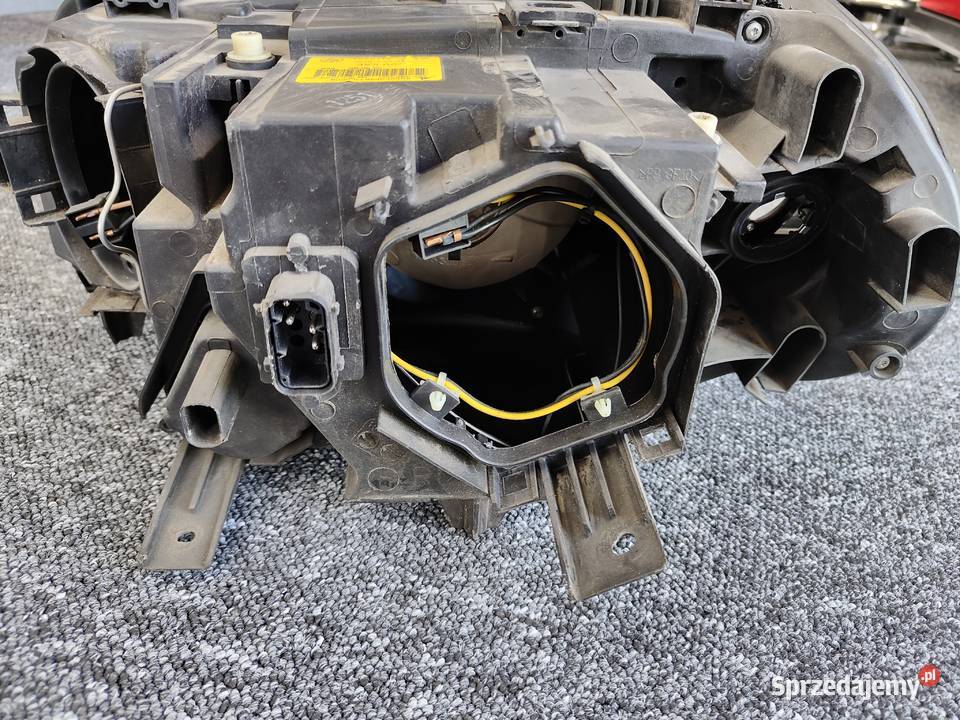 Reflektor BMW X3 E83 EU lampa halogenowa prawa