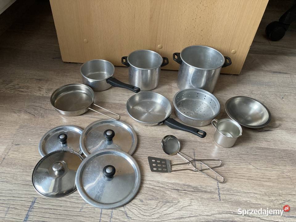 Naczynia metalowe do kuchni dzieci
