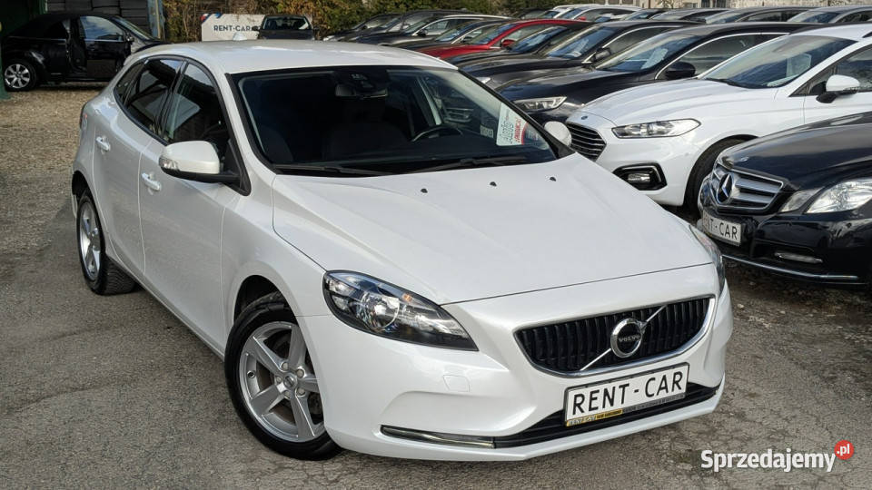Volvo V40 20D2120OpłaconyBezwypadkowy światła przeciwmgielne Częstochowa