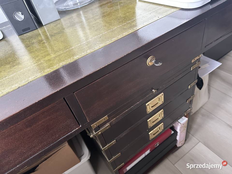 Klasyczne biurko gabinetowe z blatem wyścielonym Meble Opole