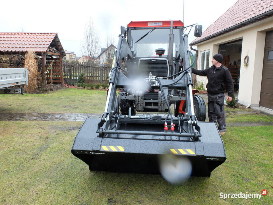 Ładowacz czołowy firmy Agrosped model V700 Aleksandrów