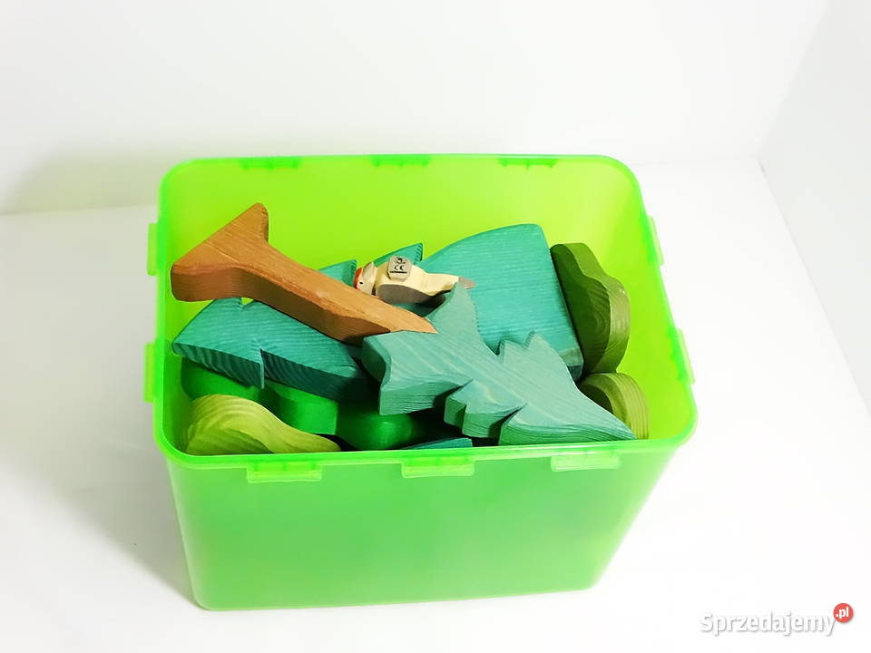 Zestaw ręcznie wykonanych drewnianych figurek