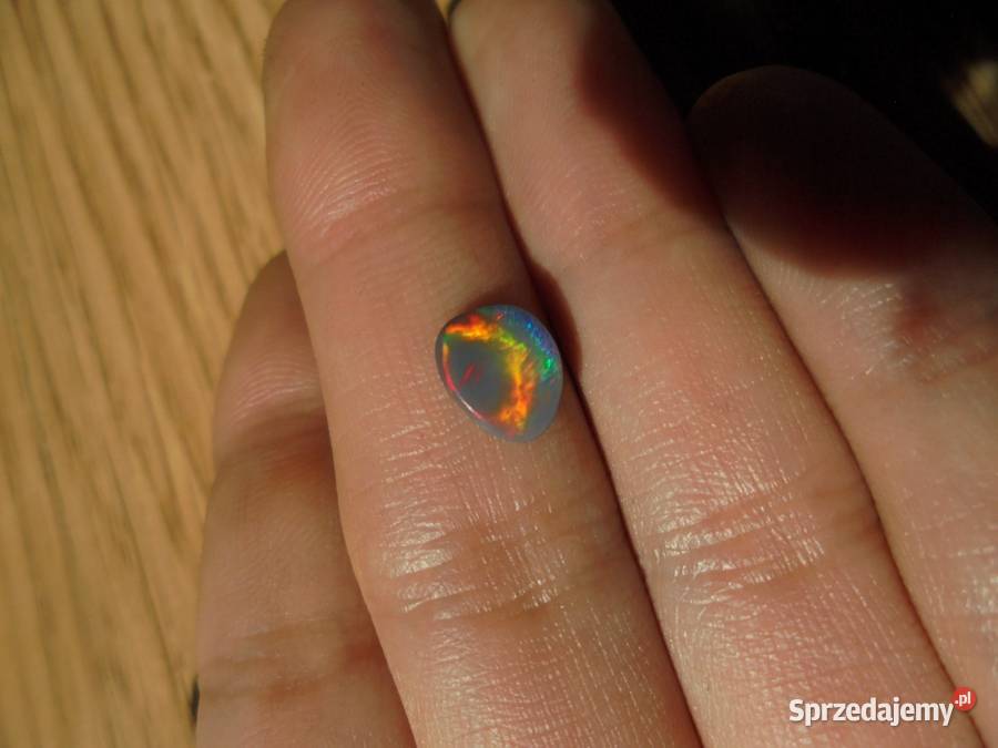 czarny opal australijski z rzadką czerwoną Pozostałe