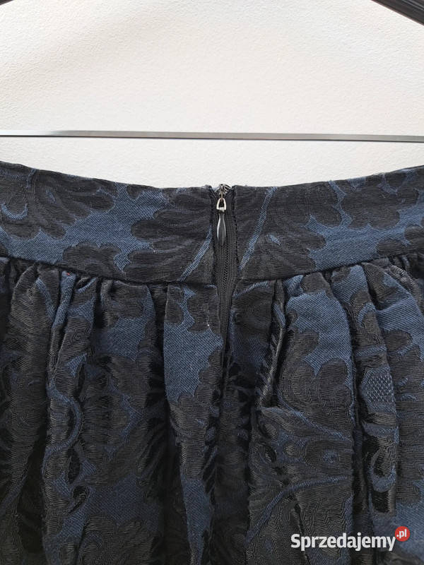 Elegancka spódnica z żakardowym wzorem Czarna z Spódnice i sukienki Trąbki Wielkie sprzedam
