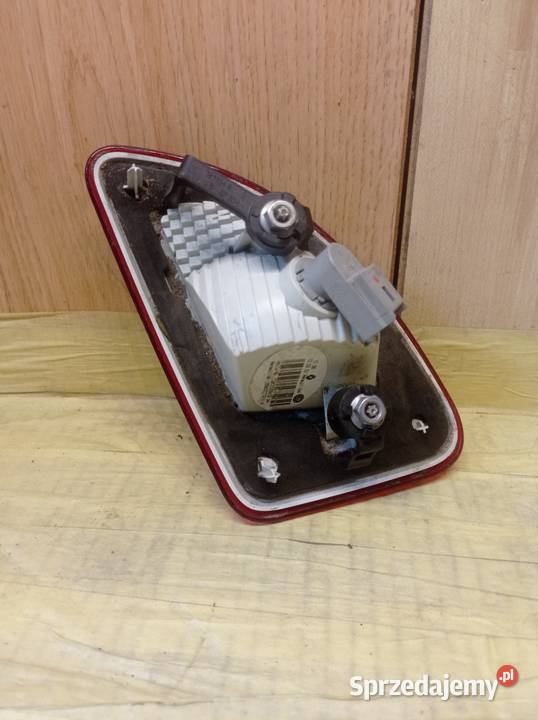 RENAULT TWINGO II LIFT LAMPA PRAWA W KLAPĘ TYŁ wielkopolskie