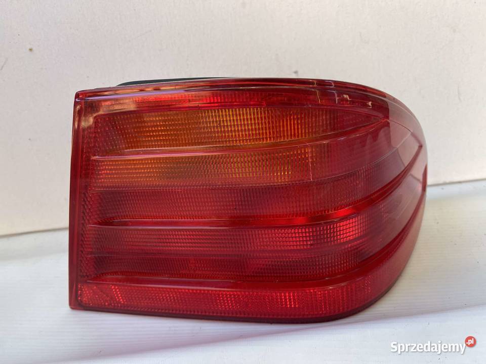 MERCEDES EKLASA PRAWA LAMPA TYŁ Ostroróg