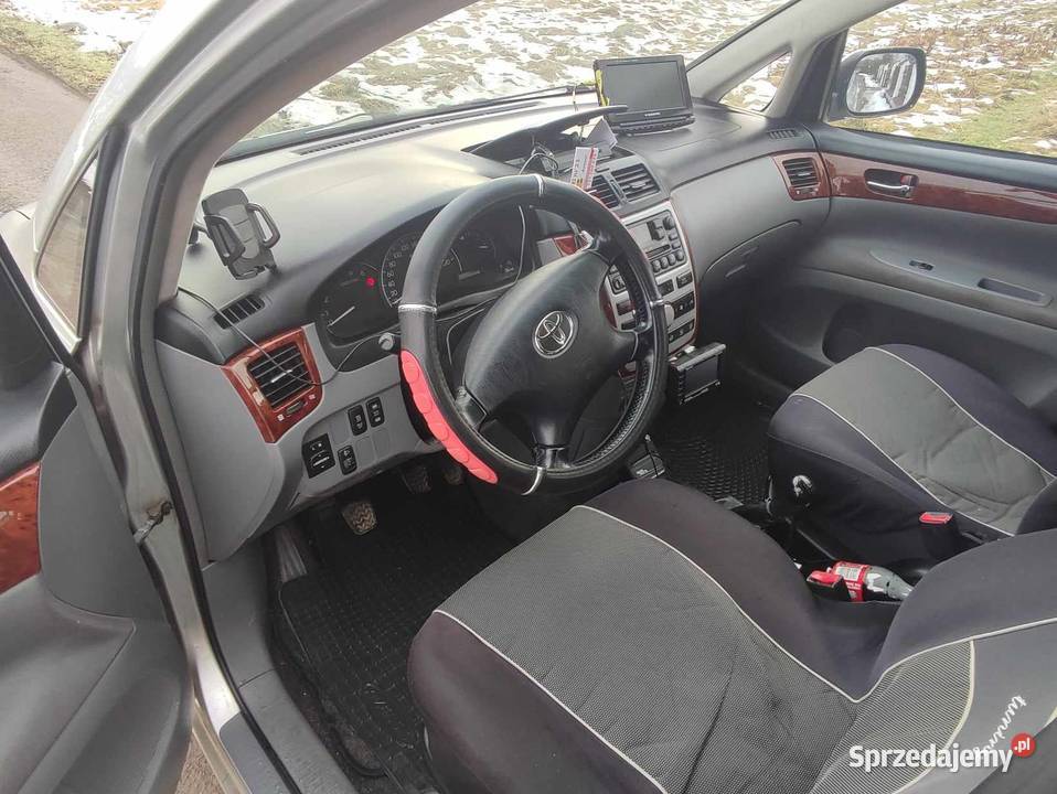 Toyota Avensis Verso 2003 2000cm3 Sanok