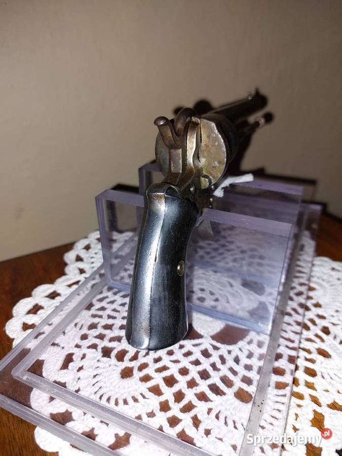 Rewolwer czarnoprochowy systemu Lefaucheux M1858 Cieszyn