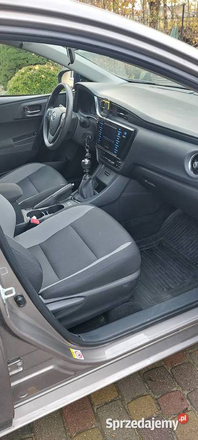 Toyota auris kombi 2015 z niskim przebiegiem Auris