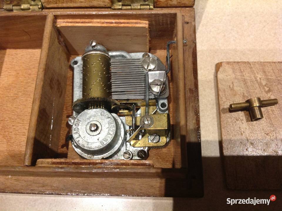 Stara Szkatułka z Pozytywką Sygnowana Nowa Sól