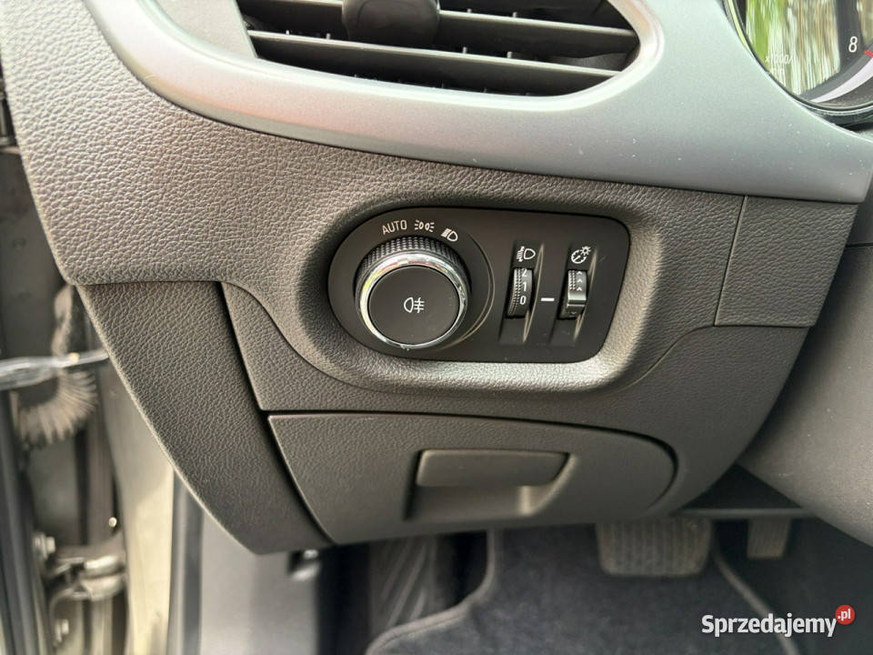 Opel Astra 14 150 Automat Alu felgi CarPlay isofix Lipówki
