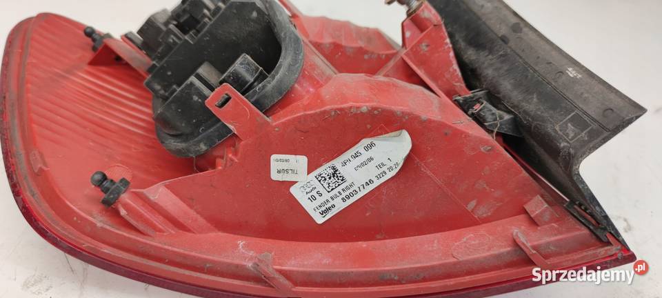 LAMPA PRAWY TYŁ W BŁOTNIK AUDI A6 C6 4F9945096 Przystajń sprzedam